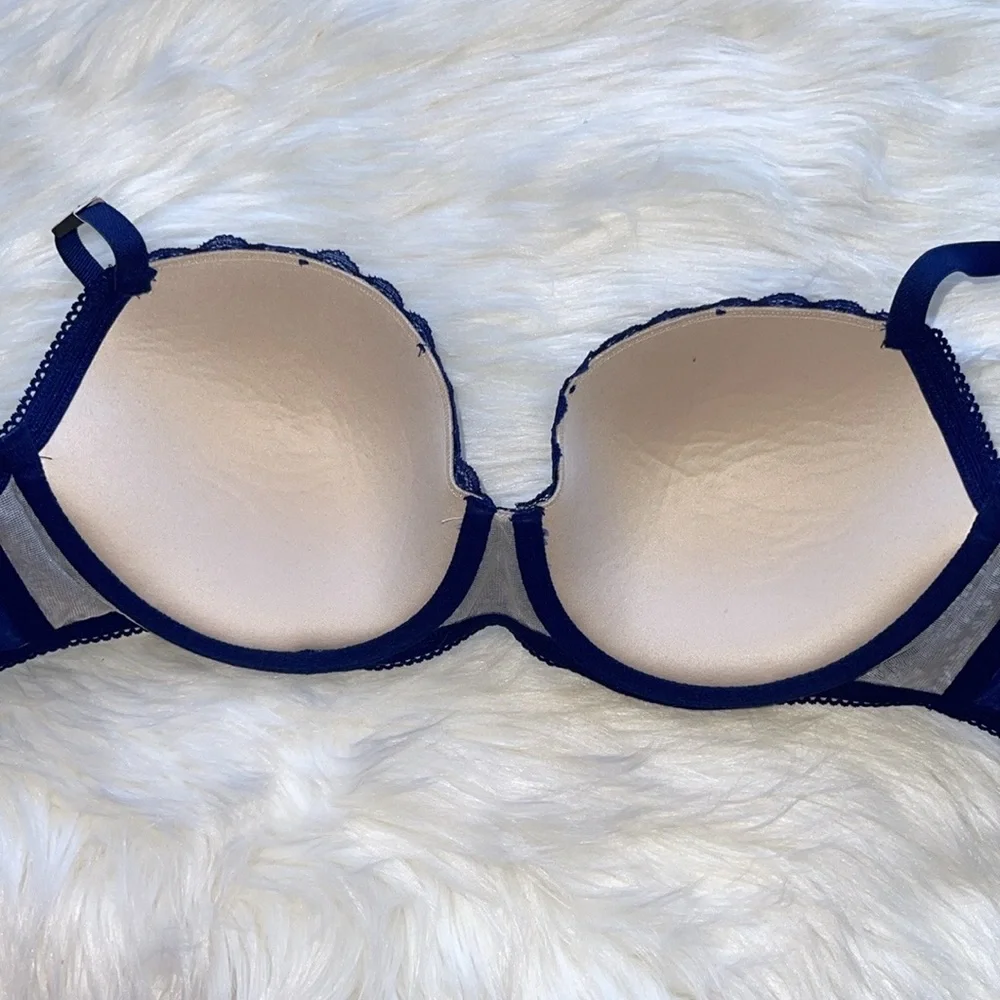 Victoria’s Secret Dream Angel Lined Demi Bra.size 32DDD. NWT Regular price 59.5$